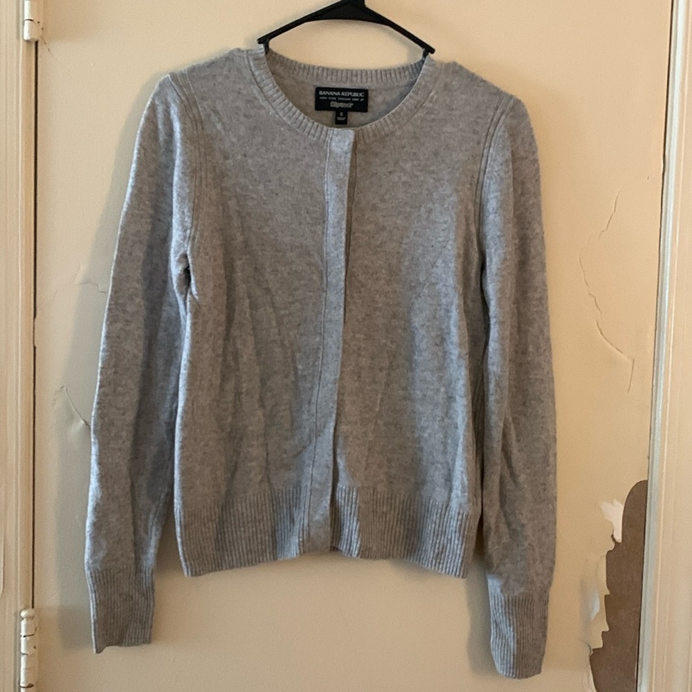 Banana Republic Women’s Small Light Gray Cardigan with concealed Buttons Wool